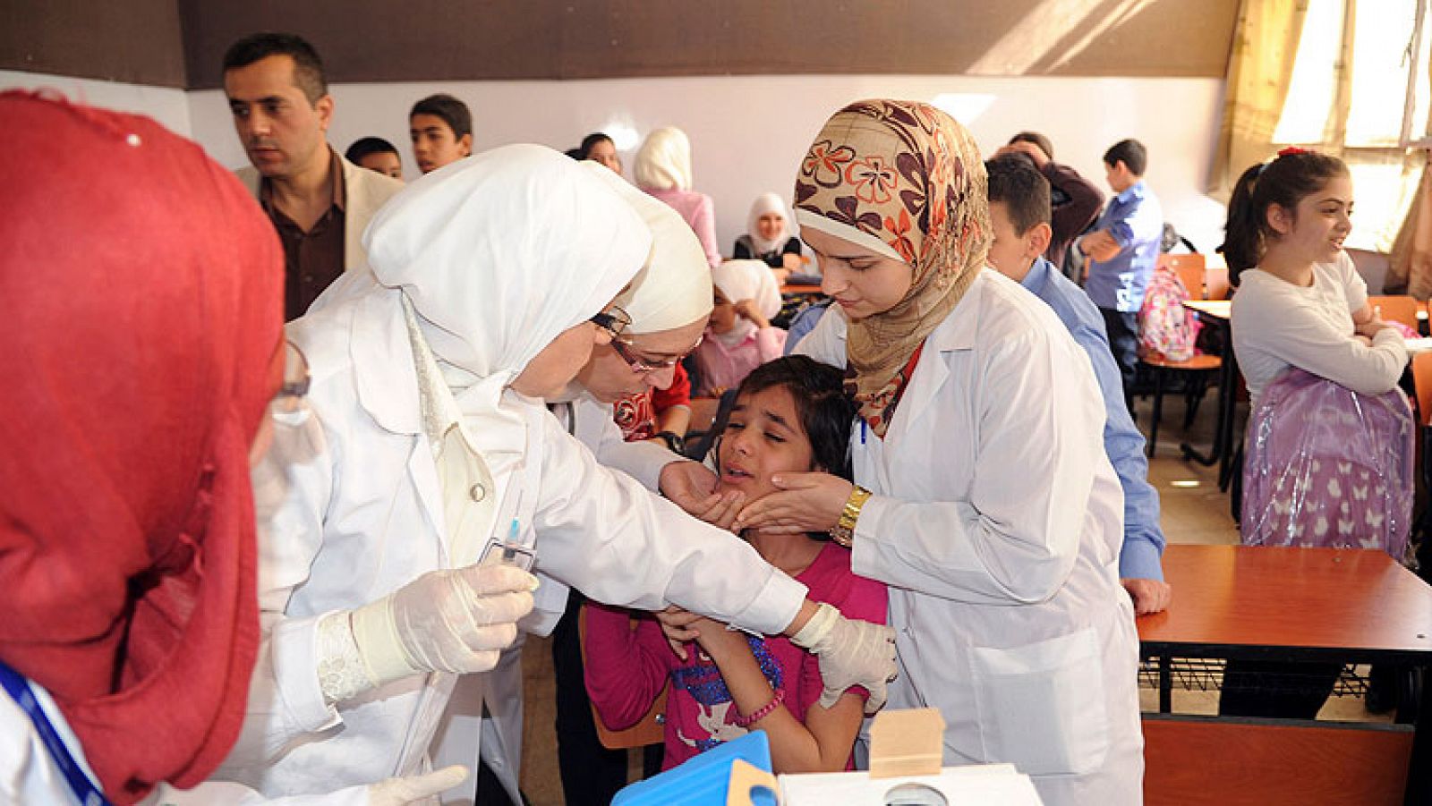 Telediario 1: La ONU quiere vacunar contra la polio a los niños de Oriente Medio tras los resultado en Siria | RTVE Play