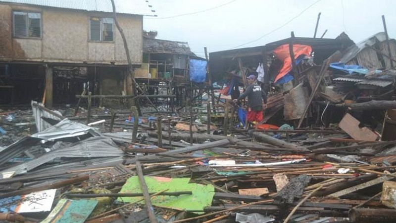 El paso del tifón Haiyan por Filipinas ha dejado más de 100 muertos, según las autoridades del país