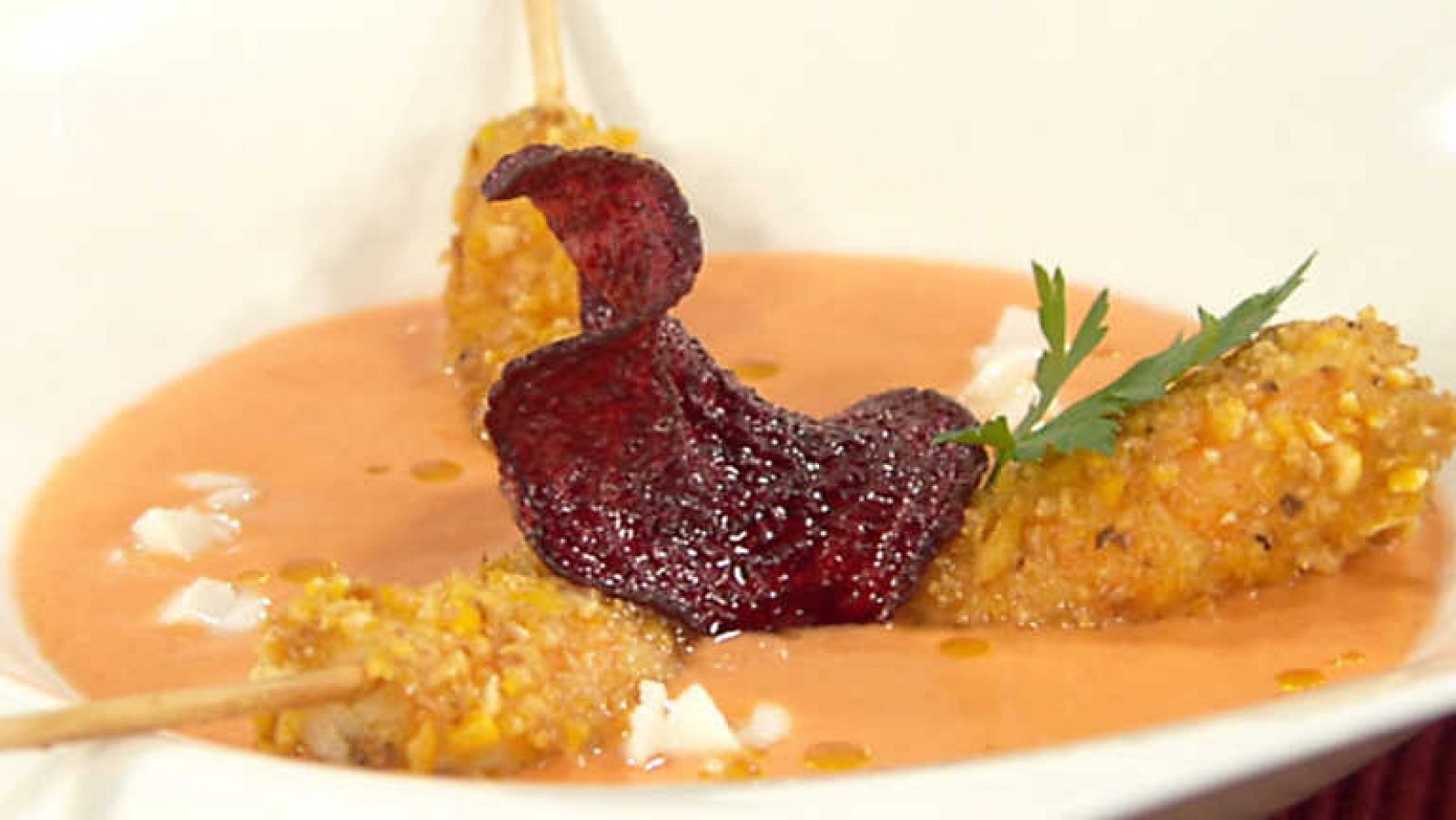 Cocina con Sergio - Langostinos crujientes con salmorejo de frambuesas