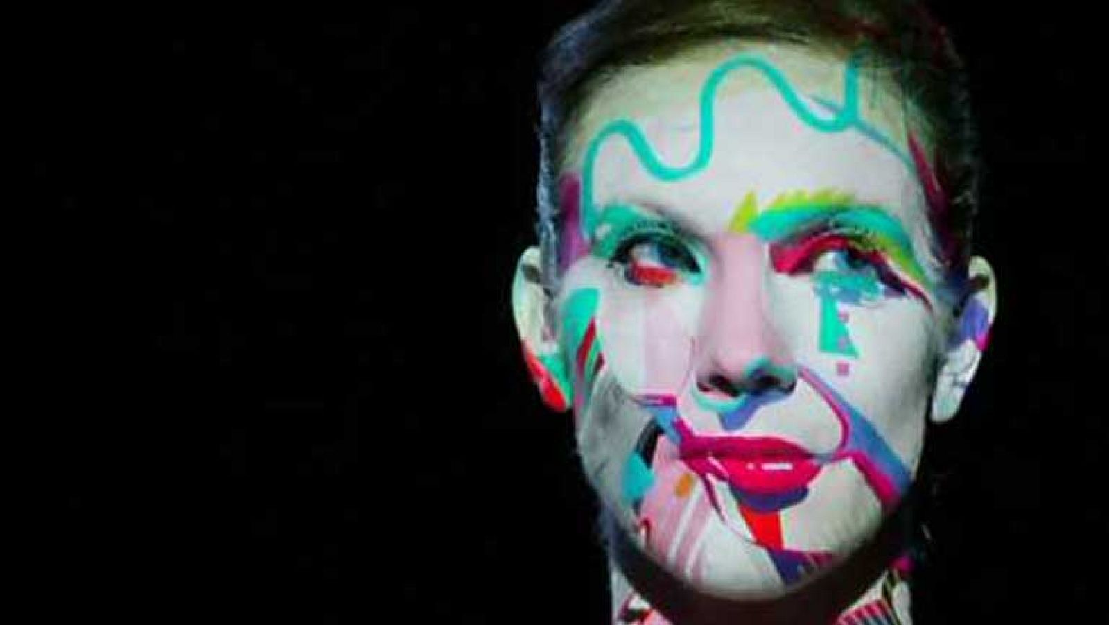 Cámara abierta - Creatividad y participación en el Adobe RoadShow, WineIsSocial, la webserie Desenterrados y Leo Bassi en 1minutoCOM - 09/11/12 - Ver ahora