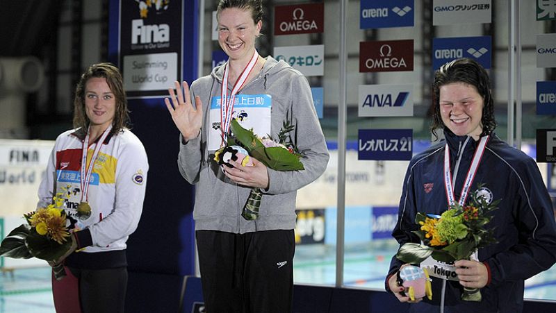 Nueva medalla para Mireia Belmonte en la Copa del Mundo de Tokio. La nadadora española ha conseguido la presea de plata en la prueba de 800 libre.