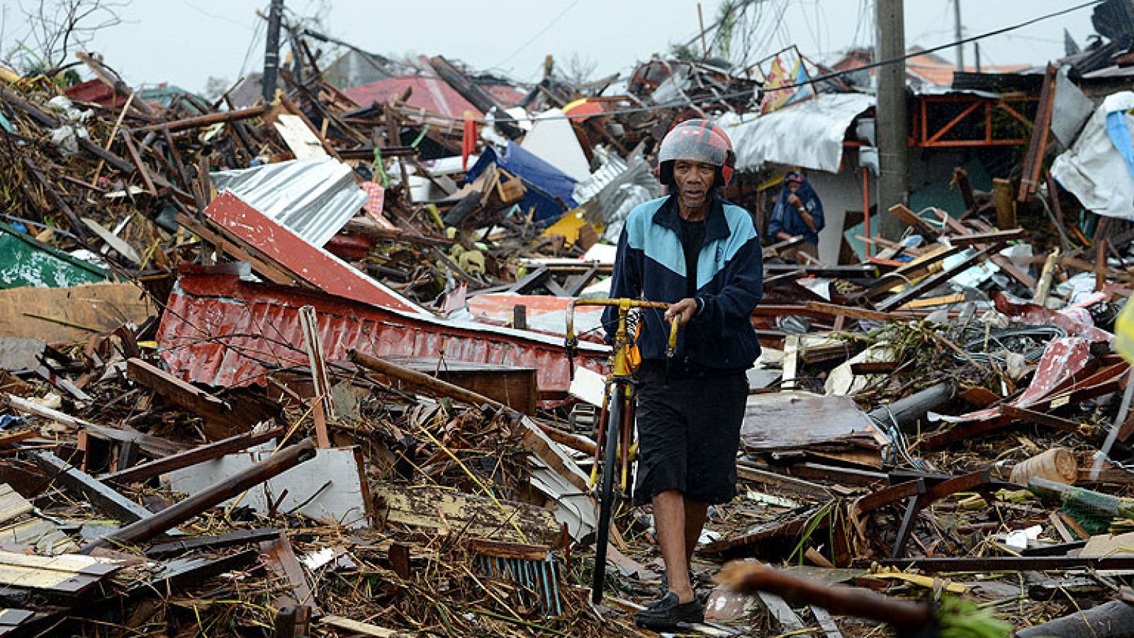 Telediario 1: Los efectos del tifón | RTVE Play