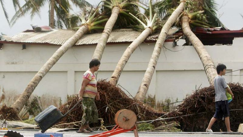 Muchos de los filipinos que viven en españa no saben nada de sus familiares tras el tifón 