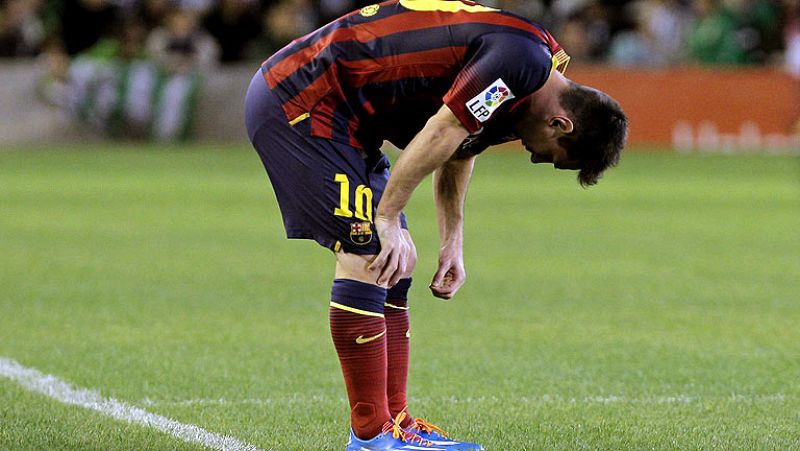 El jugador argentino del Barça Leo Messi estará entre seis y ocho semanas de baja al sufrir una rotura en el bíceps femoral de su pierna izquierda en el partido contra el Betis.