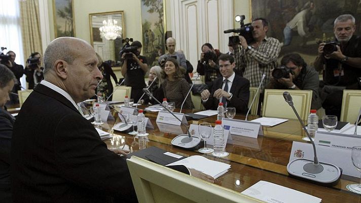 Telediario 1 - La UE reducirá las Erasmus