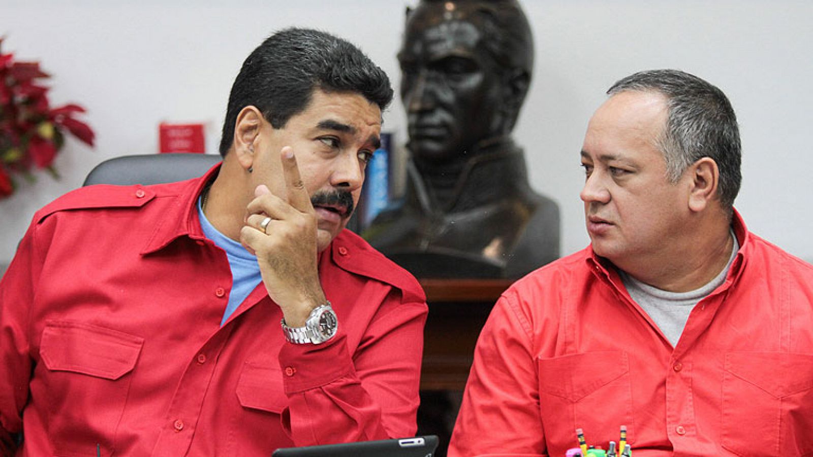  El presidente de Venezuela continúa con su particular batalla contra la inflación.... Tras intervenir una cadena de electrodomésticos, Nicolás Maduro anuncia que las medidas para controlar los precios y las ganancias del capital se extenderán a todos los sectores productivos. 