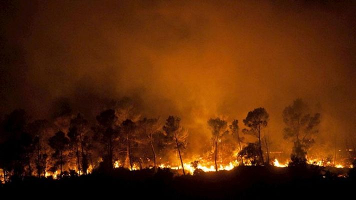 Los bomberos dan por estabilizado el incendio del Baix Ampurdá en Girona