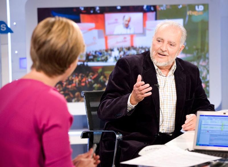 Julio Anguita, ex coordinador general de IU: "La percepción del futuro es muy negra, pese a estar instalados en el optimismo"