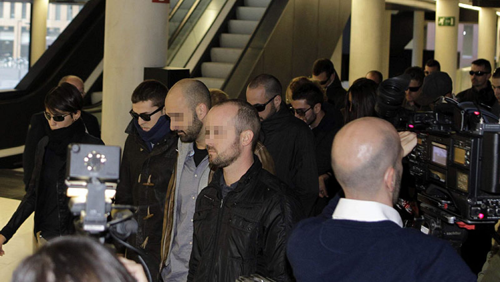 Uno de los mossos imputados asegura que los rodillazos eran una técnica de reducción