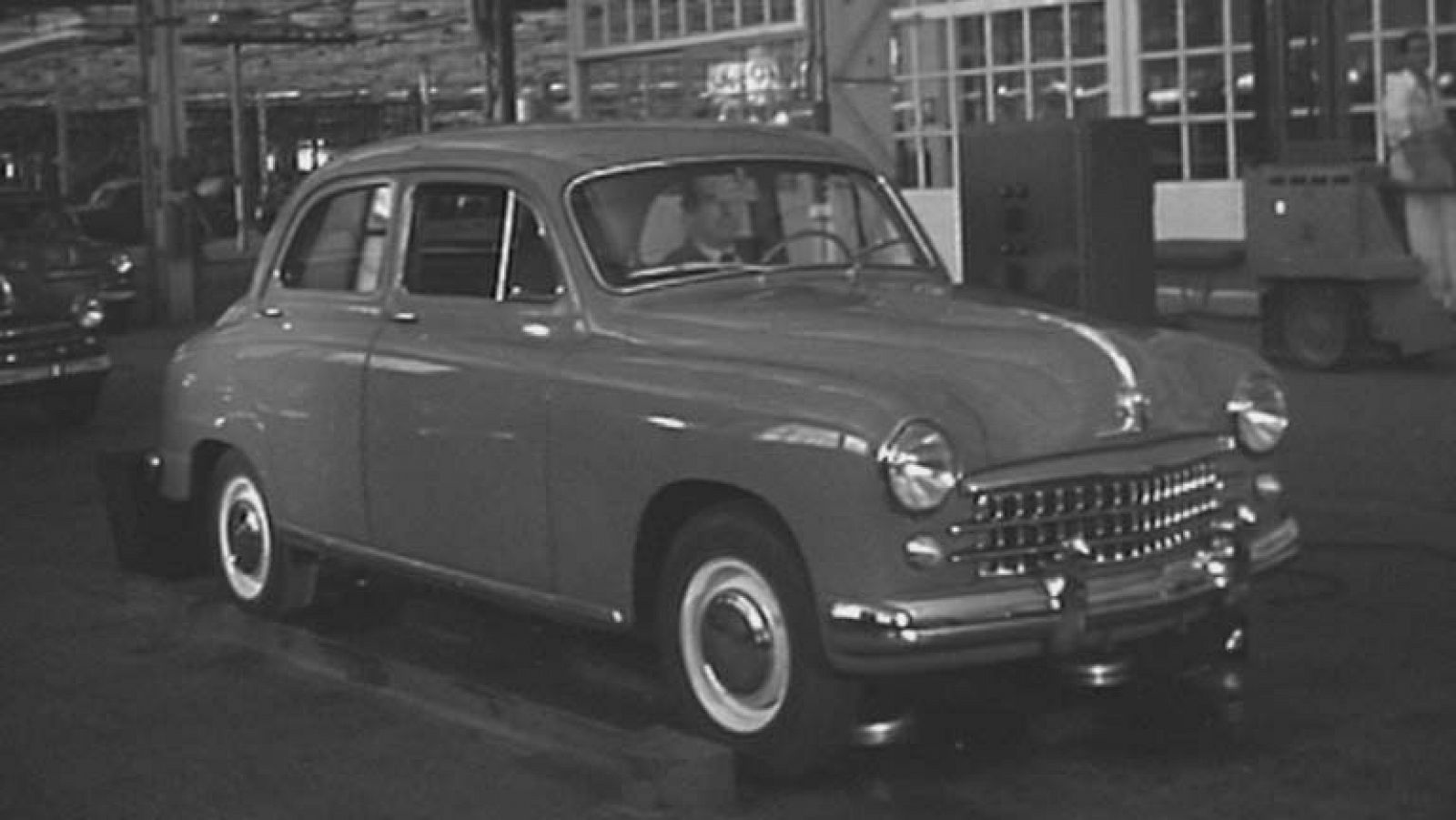 Hace 60 años salía de la cadena de montaje el primer Seat de la historia, el Seat 1.400