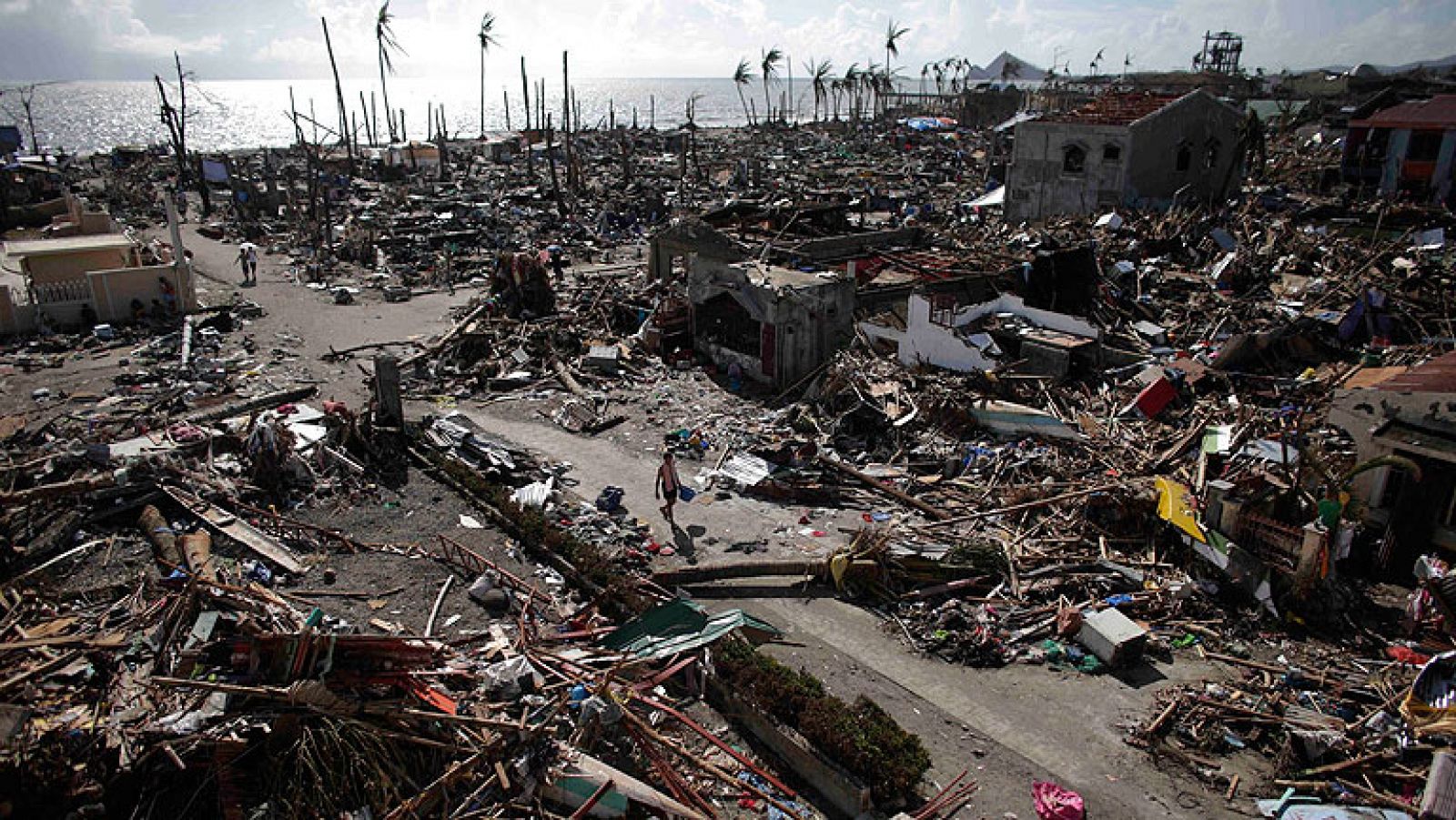 Telediario 1: Ayuda a Filipinas tras tifón | RTVE Play