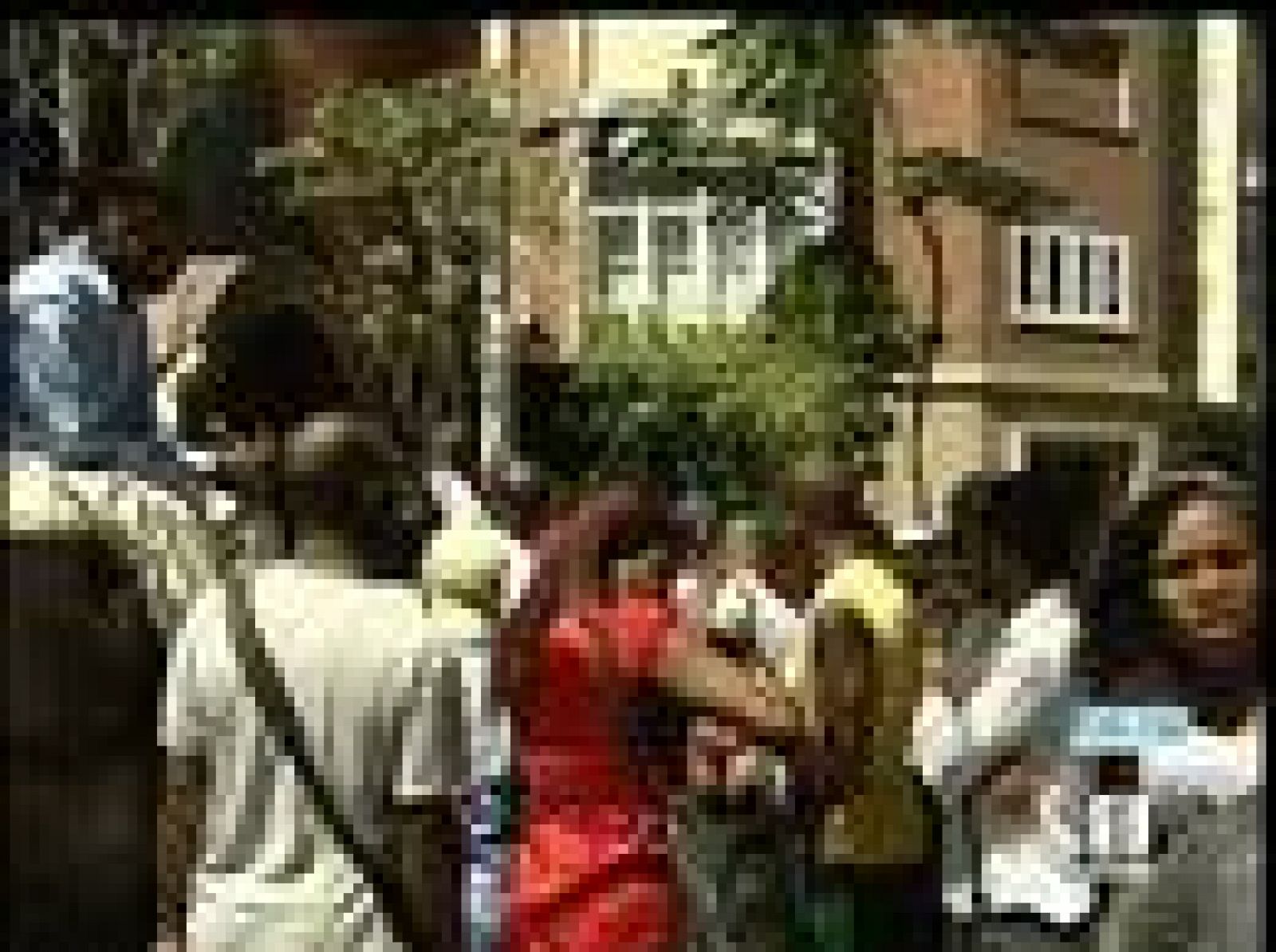 Miles de nigerianos sin papeles aprovechan la oportunidad de regularizar su situación en España | Ver