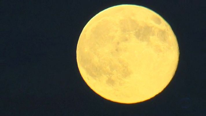 Telediario 1 - Nos acercamos a una luna virtual creada por el artista chino Ai Weiwei