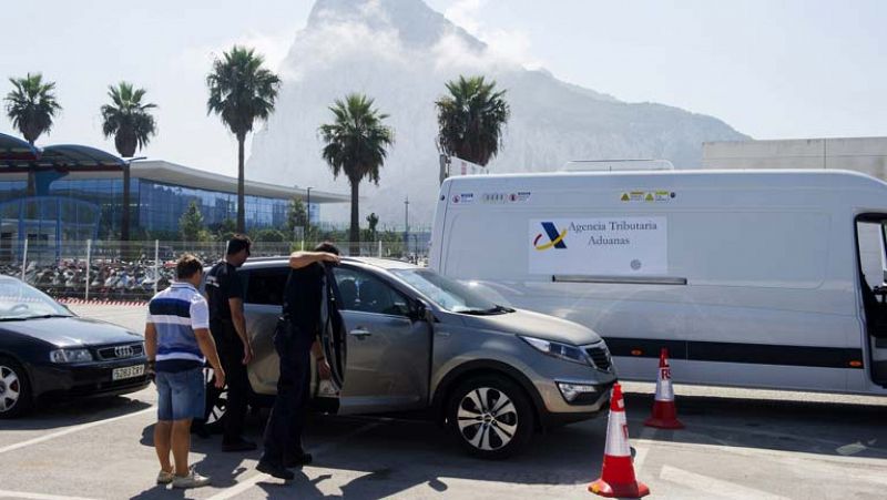 La Comisión Europea dice que España no ha violado las normas comunitarias, en Gibraltar 