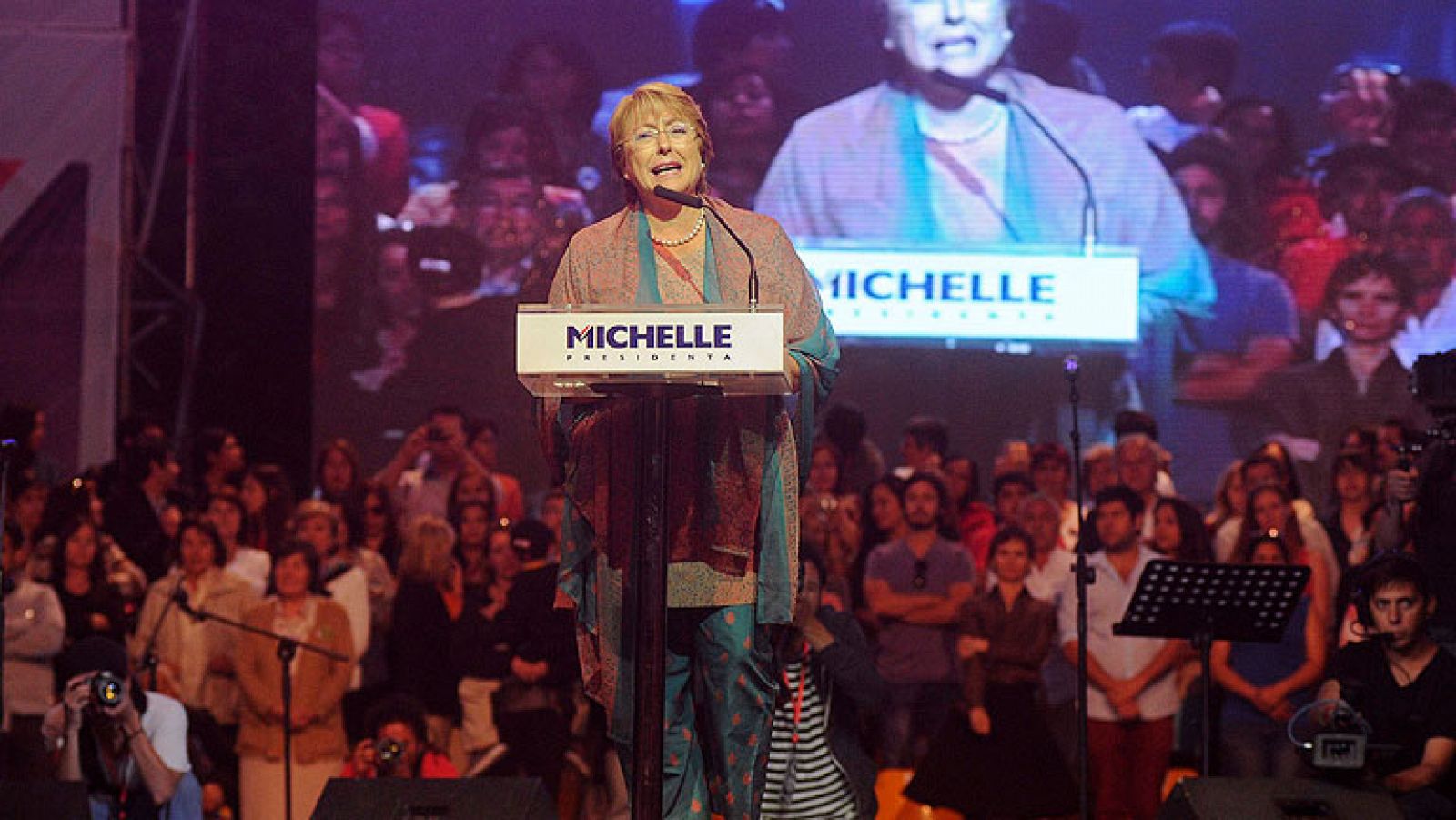 Telediario 1: Chile cierra la campaña electoral con Bachelet como favorita | RTVE Play