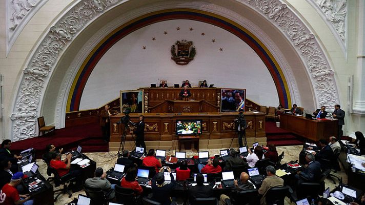 Telediario 1 - El Parlamento venezolano aprueba en primera votación otorgar poderes especiales a Maduro