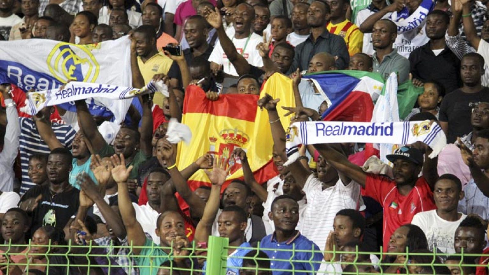 Telediario 1: La Roja desata la locura entre los aficionados guineanos | RTVE Play