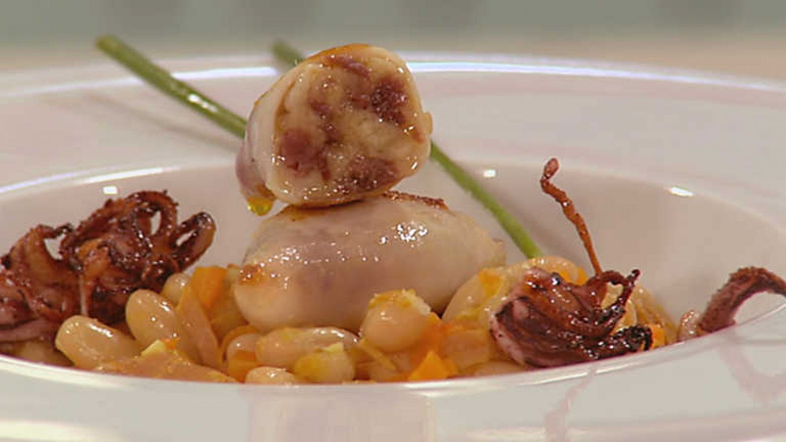 Cocina con Sergio - Chipirones con alubias - ver ahora