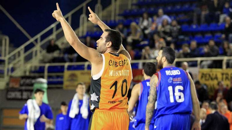 Un enorme Carlos Cabezas (23 puntos, 27 valoración, 5/5 en triples) decantó el derbi para el Baloncesto Fuenlabrada frente al Tuenti Móvil Estudiantes (82-72). Es el segundo triunfo del Fuenlabrada como local. 