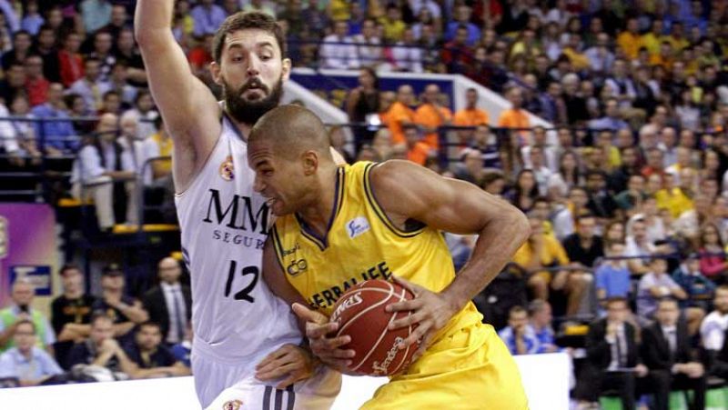 El Real Madrid resolvió con un triunfo (70-75) en la cancha del Herbalife Gran Canaria en el duelo entre los dos primeros clasificados de la Liga Endesa. El conjunto madrileño tuvo que emplearse a fondo para quedar como líder en solitario, con Sergio