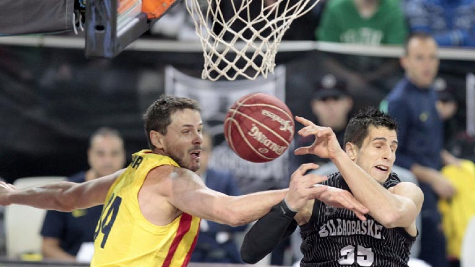 Baloncesto en RTVE: Bilbao Basket, 80 - Barcelona, 72 | RTVE Play