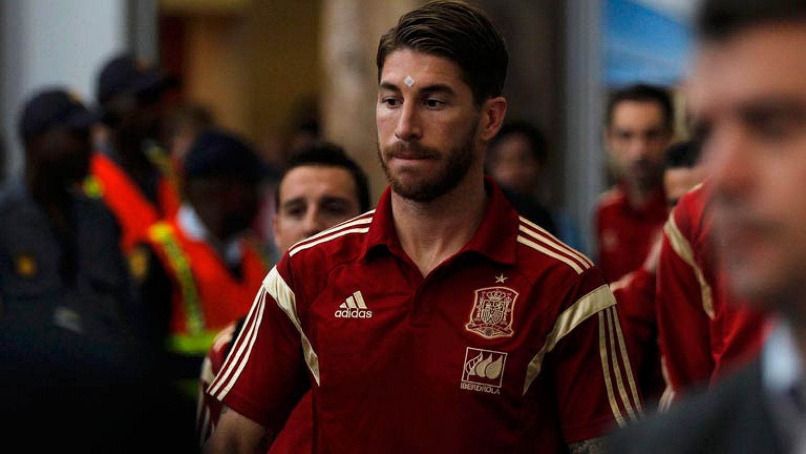 Los jugadores de la selección española de fútbol Sergio Ramos y David Villa fueron los protagonistas de la rueda de prensa, en Johannesburgo, tras la llegada de España a Sudáfrica para disputar un amistoso en el que los recuerdos del Mundial 2010 que ganó España estuvieron presentes en todo momento. Antes de la disputa del último encuentro de la selección de esta temporada, el defensa Sergio Ramos recordó que "fue la recompensa a un país, ganar el Mundial. El mejor momento, aparte del gol, fue el pitido final. Ahí se culminaba el sueño".