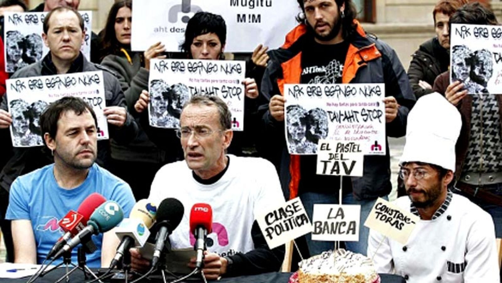 La Audiencia Nacional juzgará el lunes a los cuatro acusados por lanzar tartas a la presidenta de Navarra - Informativo 24h | Ver