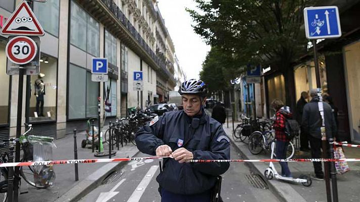 Un hombre armado irrumpe en la redacción de 'Libération' y dispara a un fotógrafo