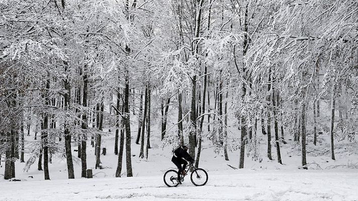 Telediario 1 - Día de lluvias, viento y nieves