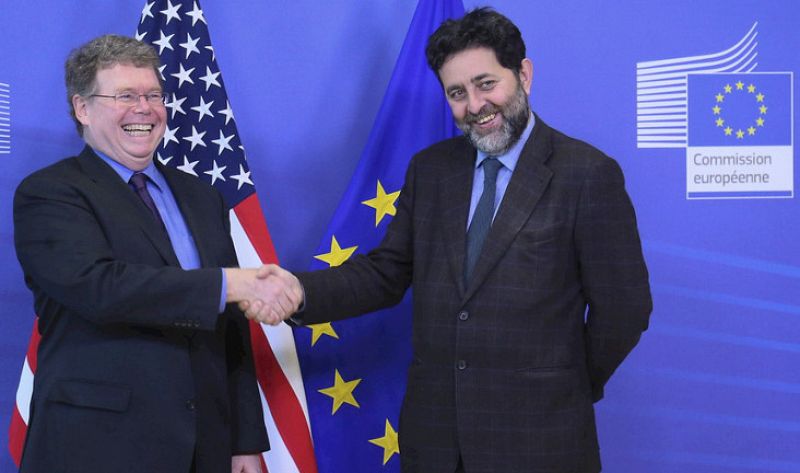   La Unión Europea y Estados Unidos alcanzan un acuerdo para mejorar sus intercambios comerciales, reducir aranceles y aumentar las importaciones y las exportaciones.
