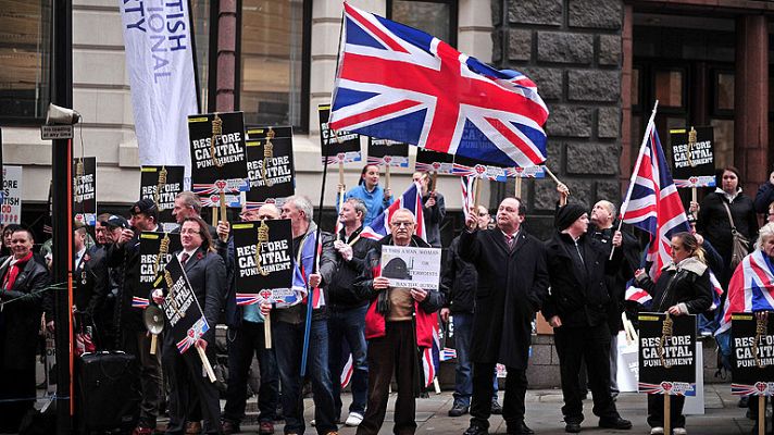 Telediario 1 - Comienza el juicio contra los dos presuntos asesinos islamistas del soldado Rigby