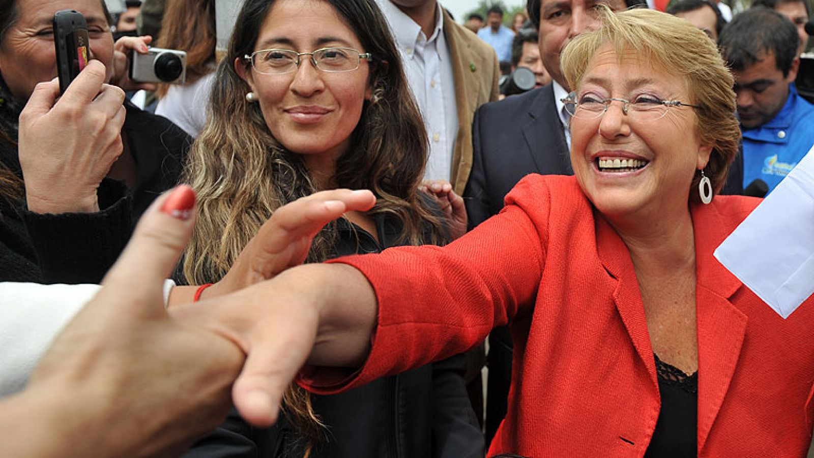 Telediario 1: Bachelet retoma su campaña electoral en Chile | RTVE Play