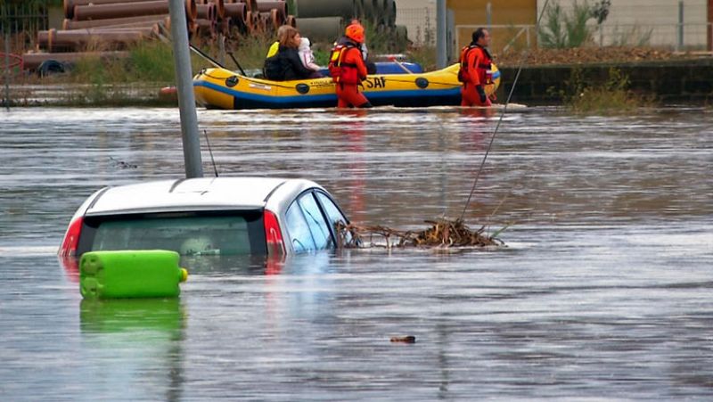 Un fuerte ciclón ha cruzado la isla de Cerdeña esta noche y ha dejado al menos 17 muertos y varios desaparecidos. 