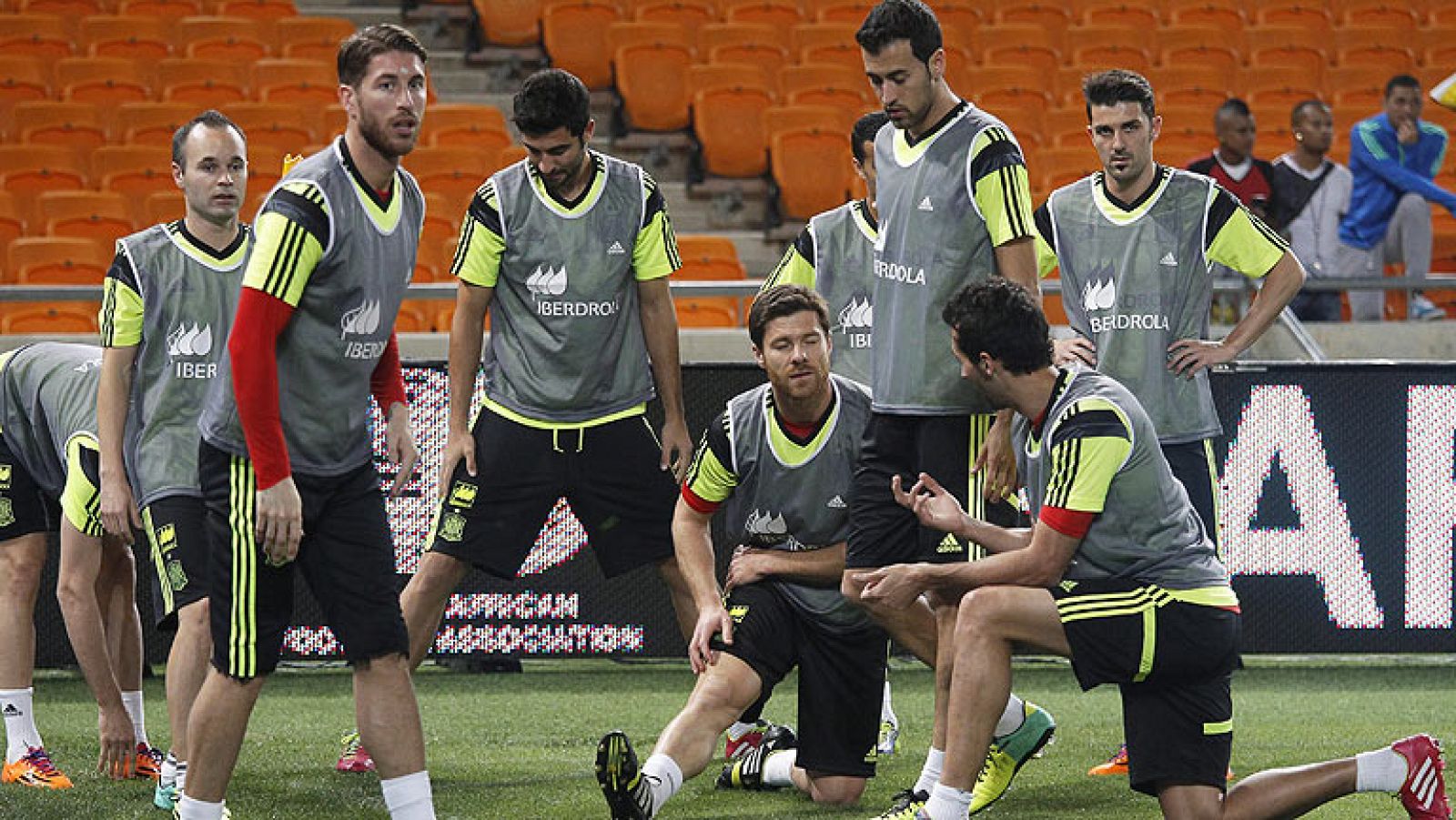 La selección española cierra su año con el regreso al Soccer City, el estadio donde se alzó como campeona del mundo por primera vez en su historia.