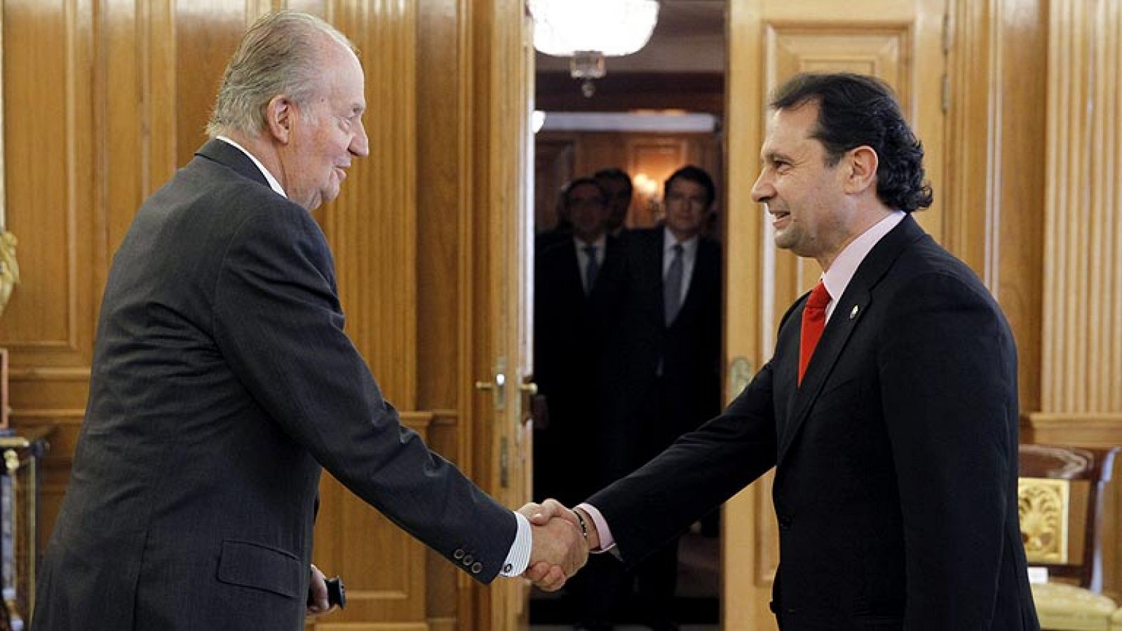 El rey celebra su última audiencia antes de su nueva operación de cadera | Ver