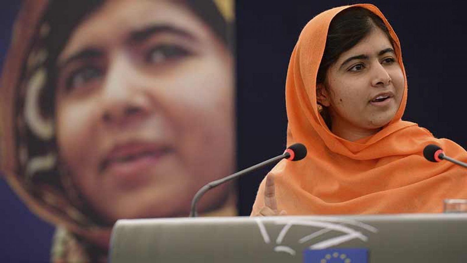  "Algunos niños no quieren consolas, quieren un libro y un bolígrafo para ir al colegio", dijo hoy al recoger su premio Sájarov con tan solo 16 años Malala Yousafzai