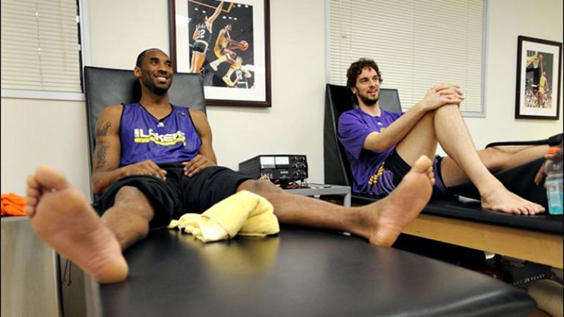 La estrella de Los Angeles Lakers Kobe Bryant ha recibido el alta médica como último paso a su reaparición en la NBA, siete meses después de romperse el tendón de Aquiles en un partido contra los Golden State Warriors.