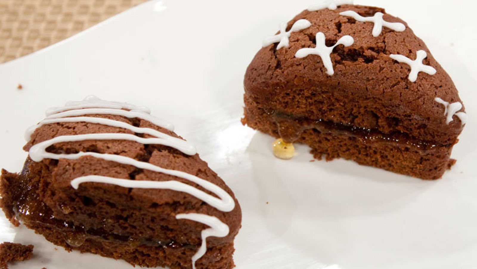Pastel de chocolate con mermelada de naranja