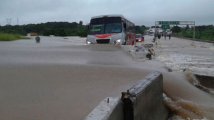 Telediario 1 - Miles de evacuados en México por las lluvias torrenciales