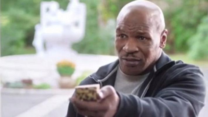 Tyson le devuelve a Holyfield su trozo de oreja