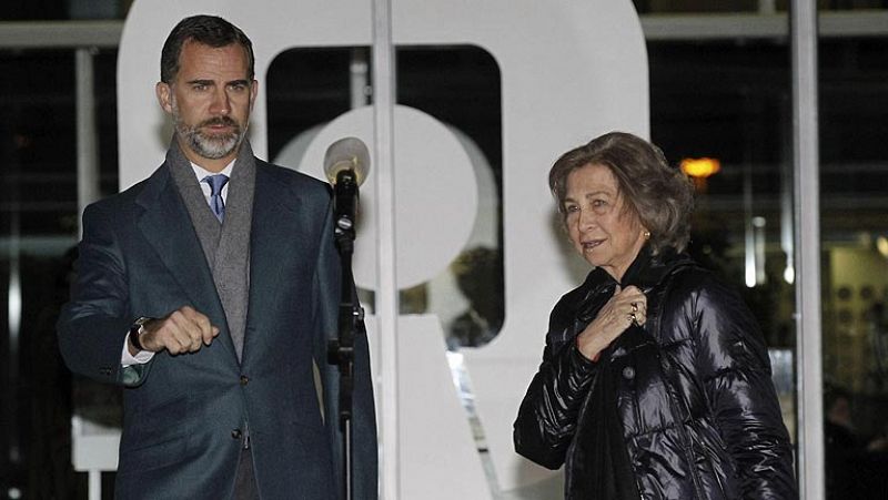 El rey pasa su primera noche en el hospital "estable y con dolor controlado"