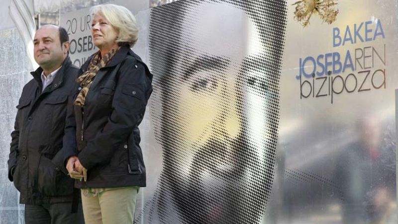 La familia de Joseba Goikoetxea, asesinado hace 20 años por ETA, le recuerda con un emotivo acto 