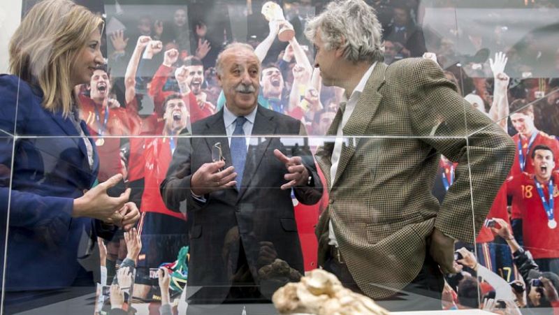 Del Bosque recibe el homenaje del Museo de la Evolución a la Roja