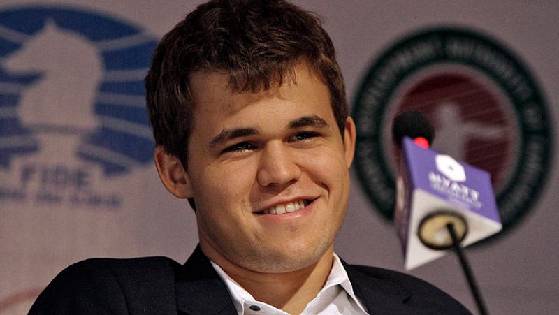 El noruego Magnus Carlsen se ha proclamado campeón del mundo de ajedrez al derrotar al hasta ahora dominador Anand.