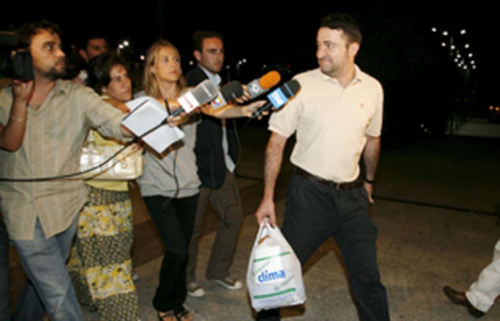 En libertad con cargos | Ver