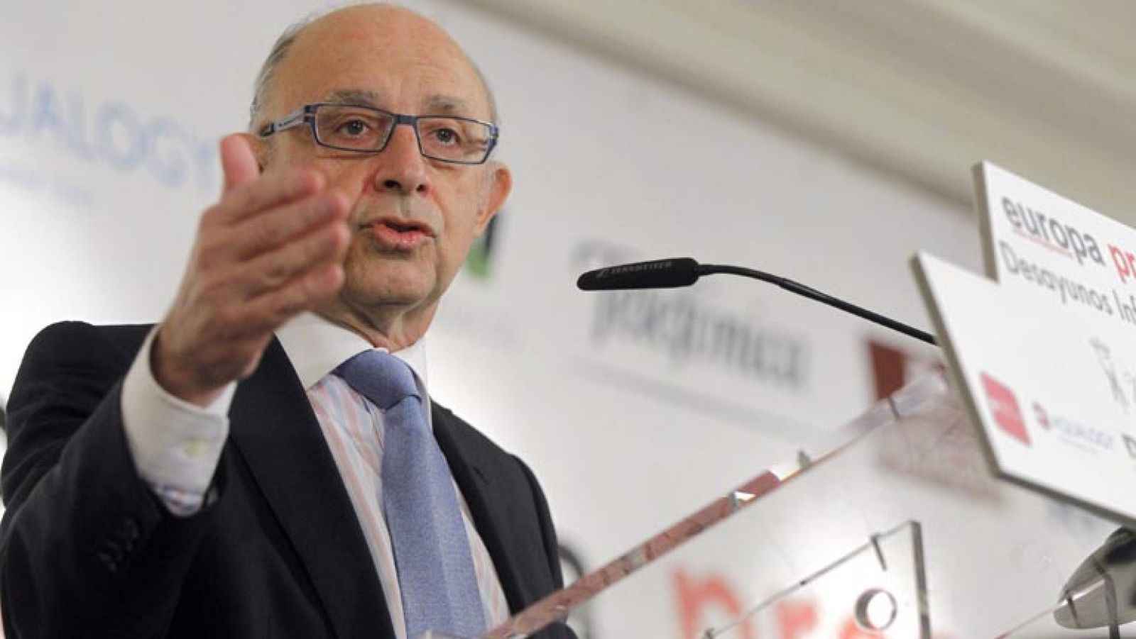 Montoro reitera que España cumplirá con el déficit y anuncia la devolución de un 'moscoso' a los funcionarios