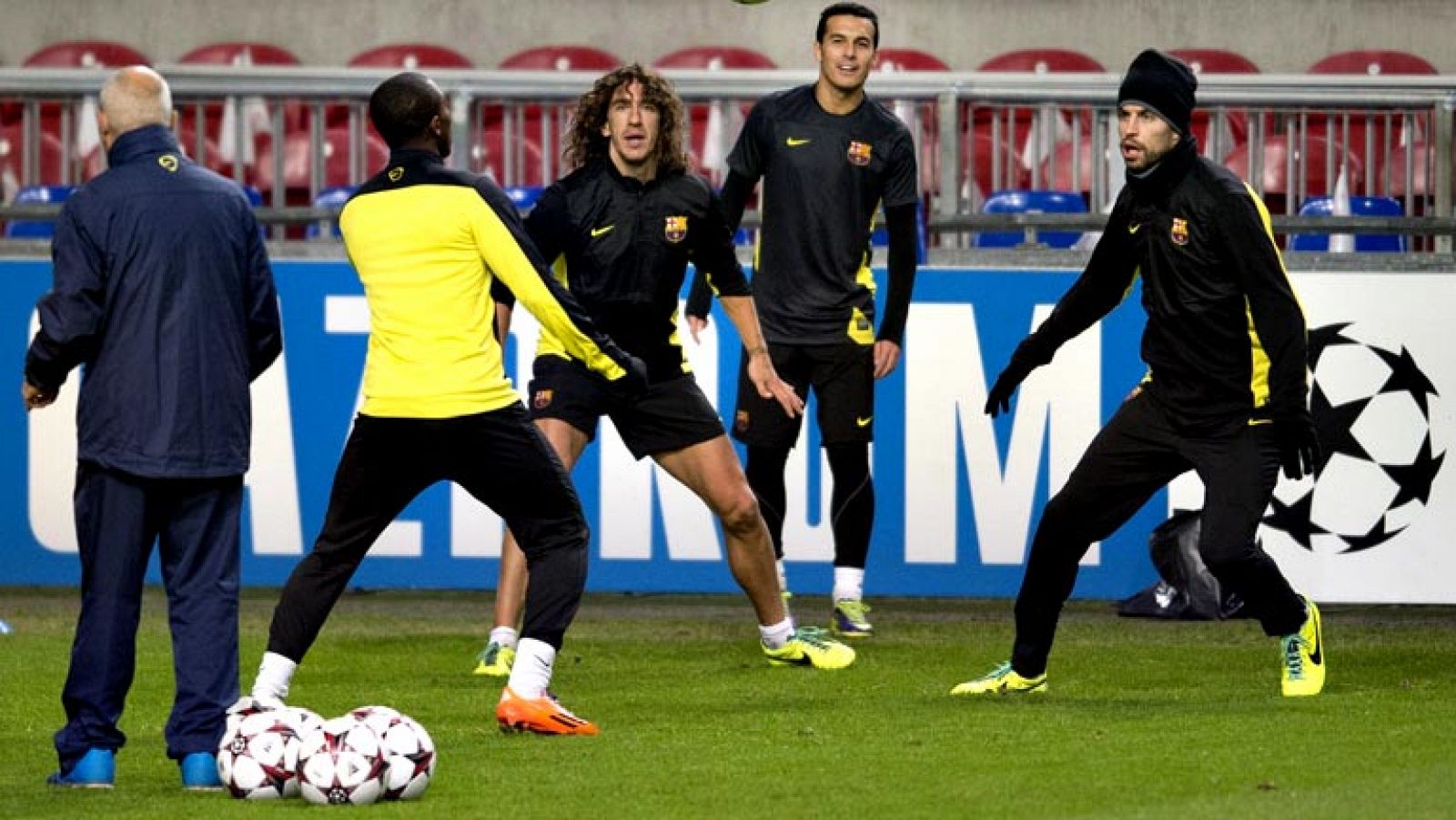 El técnico argentino del FC Barcelona no ha querido desvelar cómo va a superar las bajas que su equipo afrontará en Amsterdam frente al Ajax.