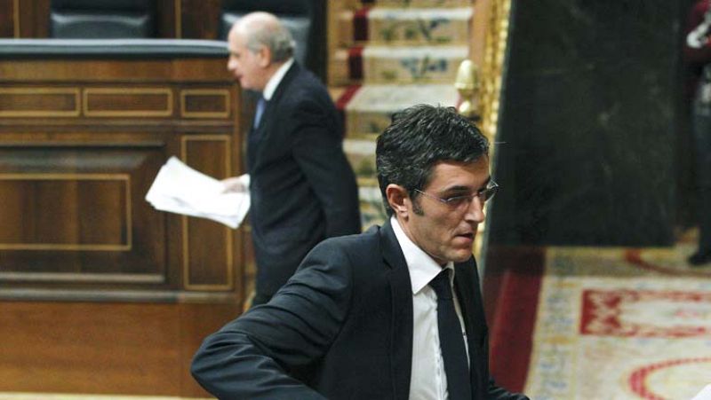 El ministro del Interior dice que rectificaría sobre las concertinas si alguien le convence con otros métodos 