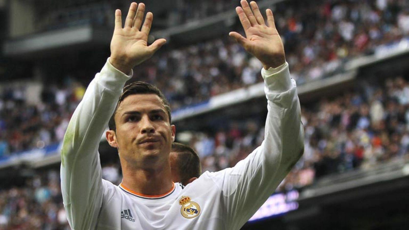 Telediario 1: Cuarenta y cinco mil 'cristianos'  como homenaje a Ronaldo | RTVE Play