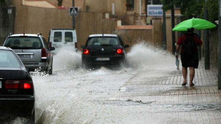 Lluvias fuertes en el Estrecho y sureste. Baja la cota de nieve